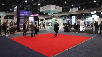 Beberapa perusahaan itu termasuk Google, Intel, Lenovo, Meta, T-Mobile, dan Twitter yang beralih menggelar acara secara virtual. Foto: AP/Joe Buglewicz