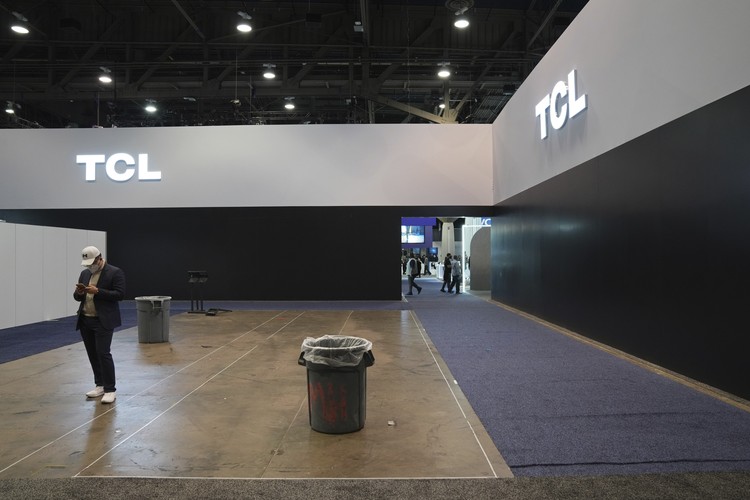 Attendees make their way through the Central Hall of the Las Vegas Convention Center prior to the CES tech show Tuesday, Jan. 4, 2022, in Las Vegas. The show runs from January 5-7. (AP Photo/Joe Buglewicz)