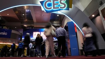Padahal pada tahun 2020, saat gelaran CES terakhir sebelum pandemi, event ini didatangi oleh 171.268 pengunjung. Foto: AP/Joe Buglewicz