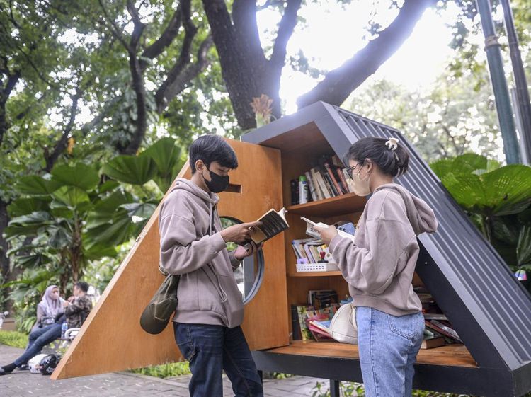Main-main Sambil Baca Buku, ke Taman Suropati Saja Nih