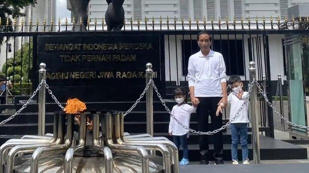 Jokowi Bermain Bersama Jan Ethes dan Sedah Mirah