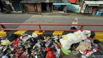 Jorok! Sampah Menumpuk di Flyover Kranji Bekasi
