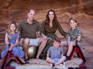 Kate Middleton Ketahuan Naik Pesawat Ekonomi, Tetap Sederhana Meski Bertakhta