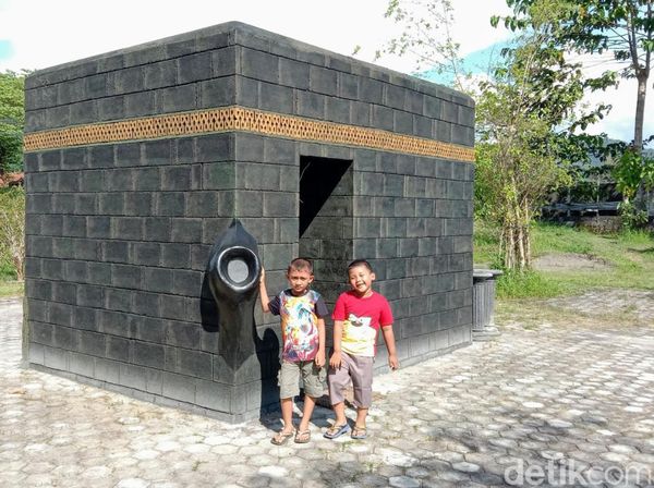 Kedai Unik Bertema Edukasi, Bisa Lihat Hewan sampai Miniatur Kabah
