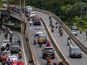 Tak Jera Pemotor Ngegas Flyover Pesing Meski Ada Kecelakaan Parah