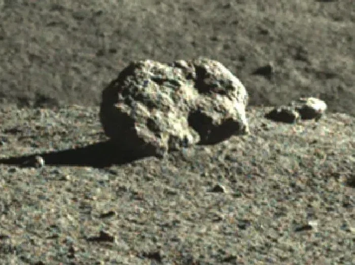 Objek misterius di Bulan yang ditemukan rover China ternyata hanya batu