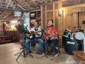 Alasan Pasutri Pengamen Viral Selalu Nyanyi Keroncong: Musiknya Sudah Langka