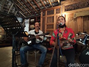 Cerita Pasutri Pengamen Keroncong yang Dipuji Addie MS: Ngamen Karena Pandemi