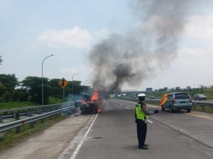 Pikap Terbakar di Tol Gempol-Pasuruan, Sopir dan Penumpang Selamat
