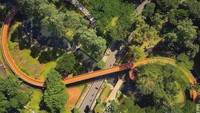 Gubernur DKI Jakarta Anies Baswedan memamerkan progres revitalisasi Taman Tebet di Jakarta Selatan menjadi Tebet Eco Park. Salah satu fasilitas yang ditambahkan adalah Infinity Connecting Bridge, yang pembangunannya hampir rampung.