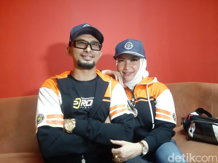 Roro Fitria dan Suami