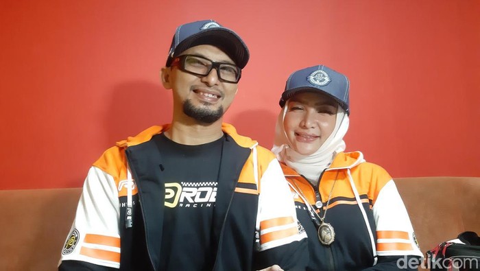 Roro Fitria dan Suami