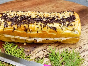 Kisah Nurul Bangun Usaha Roti Bakar demi Rawat Ortu yang Sedang Sakit