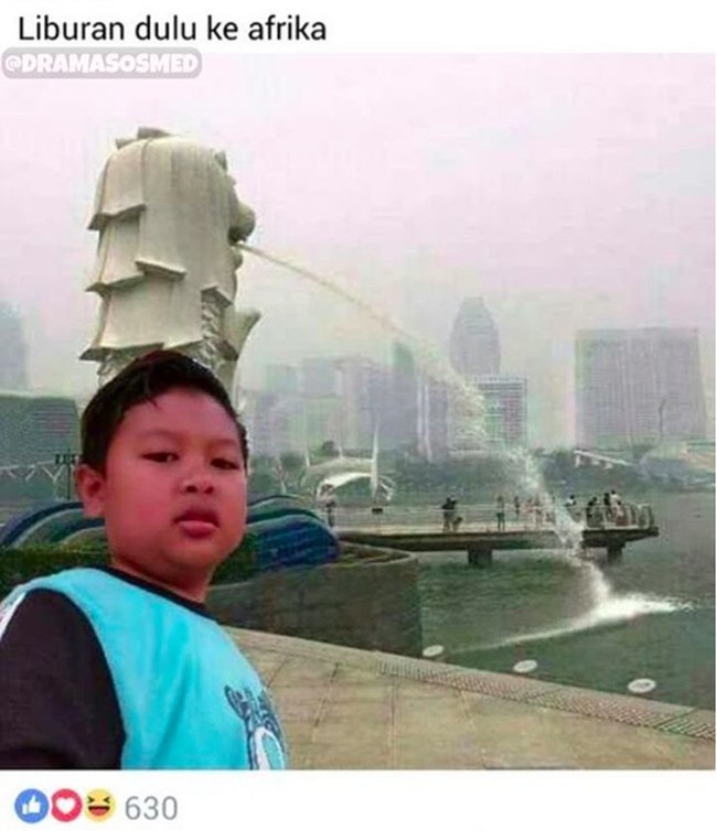 Keterangannya sih tertulis sedang liburan ke Afrika, tapi latar belakangnya ada patung Merlion. Apakah sekarang patung Merlion sudah dipindah ke Afrika? Foto: Instagram/@dramasosmed