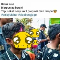 Hati-hati deh kalau gitu, jangan sampai doi senyum. Soalnya kalau sampai senyum gawat, bisa mati lampu 1 provinsi. Jadi baiknya dibikin marah terus aja atau gimana nih? Foto: Instagram/@rakyat_plus_62