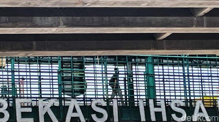 Wali Kota Bekasi Ditangkap KPK, Warganya Biasa Saja Wali Kota Bekasi Rahmat Effendi ditangkap KPK terkait kasus suap. Kehidupan warga Kota Bekasi sendiri berlangsung normal dan tidak terpengaru berita tersebut.