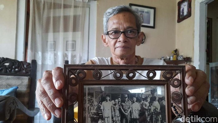 Wow! Rumah di Desa Cibubuan Ini Pernah Disinggahi Jenderal Nasution Selain unik, salah satu rumah warga di Desa Cibubuan, Kecamatan Conggeang, Kabupaten Sumedang, juga memiliki nilai sejarah. Rumah ini pernah disinggahi Jenderal A.H Nasution.