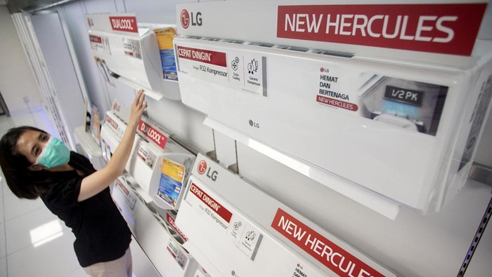 PT. LG Electronics Indonesia (LG) mengenalkan kembali perangkat LG New Hercules, penyejuk ruangan atau air conditioner (AC) terbarunya di awal tahun 2021. 

Terlepas dari namanya yang garang, LG New Hercules itu bisa dikategorikan sebagai AC standar yang hemat listrik.

Mengingat pertumbuhan untuk hunian semakin besar di masyarakat saat ini, menjadikan AC sebagai kebutuhan utama yang ikut dicari. Kehadiran dari LG New Hercules ini diharapkan mampu menjadi solusi terbaik untuk AC berkapasitas besar dengan daya listrik yang rendah.