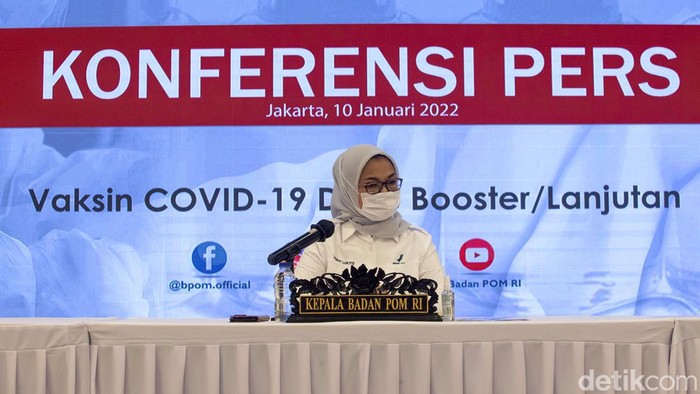 BPOM izinkan penggunaan darurat 5 vaksin sebagai booster vaksin COVID-19. Vaksin booster itu akan diberikan kepada masyarakat umum pada 12 Januari mendatang.