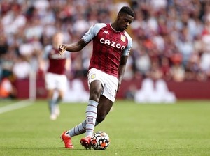 Bek Pinjaman MU Tinggalkan Villa Gara-gara Gerrard?
