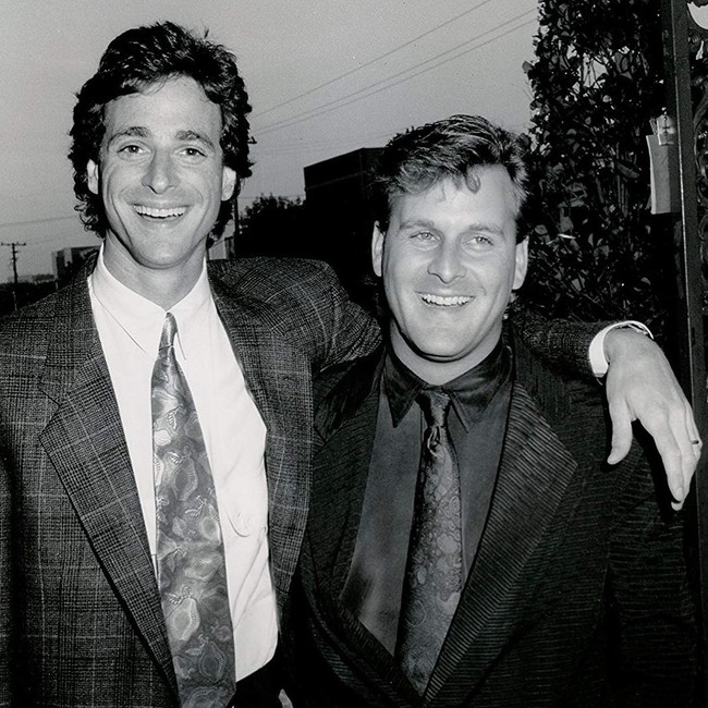 Laporan menyebutkan jika penyebab kematiannya belum bisa dipastikan sampai saat ini. Dikatakan jika tidak ada tanda-tanda yang mencurigakan atau penggunaan narkoba di tempat kejadian. Foto: Instagram @bobsaget