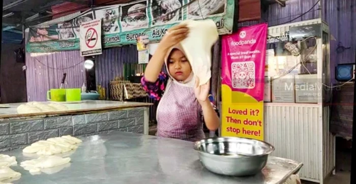 Hebat! Gadis 7 Tahun Ini Pandai Bikin Roti Canai sampai 60 Biji Sehari