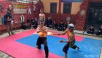 Ponpes Sukabumi Ini Lestarikan Bola Api-Lesung Kesurupan