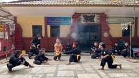 Ponpes Modern Dzikir Al-Fath juga masih menghidupkan permainan bola api Maen Boles (bola leungeun seuneu). Permainan ini mirip sekali dengan bola basket.
