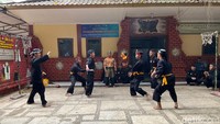 Jadi, santri dari Ponpes Modern Dzikir Al-Fath memegang bola yang membara dan memasukannya ke keranjang lawan. Saat api padam maka permainan pun berakhir.