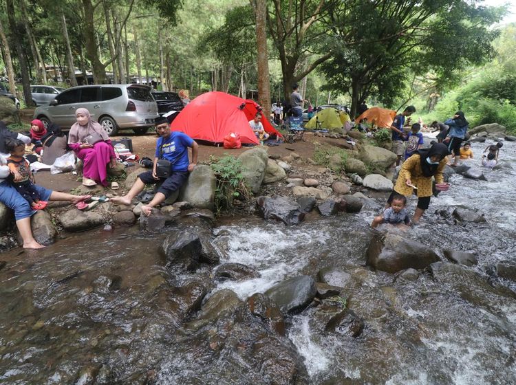 Sensasi Kemping di Bumper Bedengan Selorejo