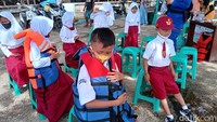Kapolres Ciamis AKBP Wahyu Broto Narsono Adhi mengatakan pelajar yang sudah mengikuti vaksinasi akan diajak pesiar laut bersama Polairud Pangandaran.
