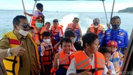 Keceriaan Siswa SD Berwisata Naik Kapal Usai Divaksin di Pangandaran