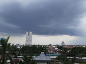 Awas Rek! Surabaya Raya Dibayangi Hujan Disertai Angin Kencang