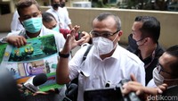 Lebih lanjut, Ferdinand menyebut kehadirannya akan membantu Bareskrim untuk menuntaskan permasalahan tersebut. Dia ingin segalanya menjadi terang benderang karena cuitannya hanya kesalahpahaman.
