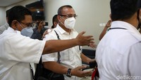Sebelumnya, Bareskrim Polri memanggil Ferdinand Hutahaean untuk diperiksa dalam kasus cuitan Allahmu ternyata lemah yang kini sudah naik ke penyidikan. Ferdinand Hutahaean dipanggil ke Bareskrim pada Senin (10/1). Ferdinand Hutahaean sendiri telah meminta maaf di tengah penyidikan kasus cuitan Allahmu ternyata lemah. Meski begitu, Polri memastikan proses hukum kasus cuitan Ferdinand Hutahaean tetap berjalan.