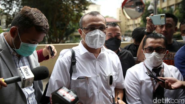 Ferdinand Hutahaean sambangi Bareskrim Polri untuk penuhi panggilan polisi. Ia datang untuk diperiksa terkait kasus cuitan 'Allahmu ternyata lemah'.