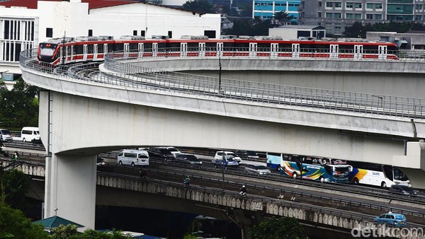 Diuji Coba, Kereta LRT Jabodebek Sukses Lintasi Kawasan Rasuna Said