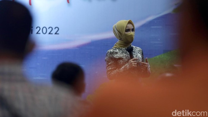 Ini Alasan Pertamina Kembangkan Kilang Balikpapan Berusia 100 Tahun PT Pertamina (Persero) kembangkan Kilang Balikpapan yang tahun ini berusia 100 tahun. Pengembangan kilang ini diharapkan dapat memangkas impor BBM.