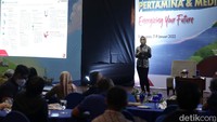 Dengan bertambahnya kapasitas ini, maka impor BBM bisa dikurangi 100 ribu barel per hari. Hal ini terjadi pada Oktober 2023 alias tahun depan. Seperti diketahui, pengembangan Kilang Balikpapan menelan investasi sekitar US$ 7 miliar. Adapun progres proyek ini sekitar 47%.