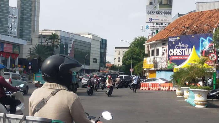 jalur protokol macet dampak buruh demo di depan siola
