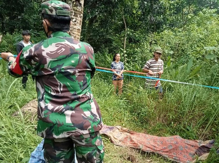 Kakek di Ciamis tewas diduga tersambar petir.