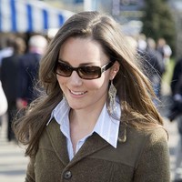 Kesan girl next door pun melekat padanya. Meskipun ibu tiga anak ini sempat diledek dengan sebutan Waitie Katie karena menurut kabar, ia setia menunggu Pangeran William meskipun sempat putus-nyambung. Foto: Getty Images