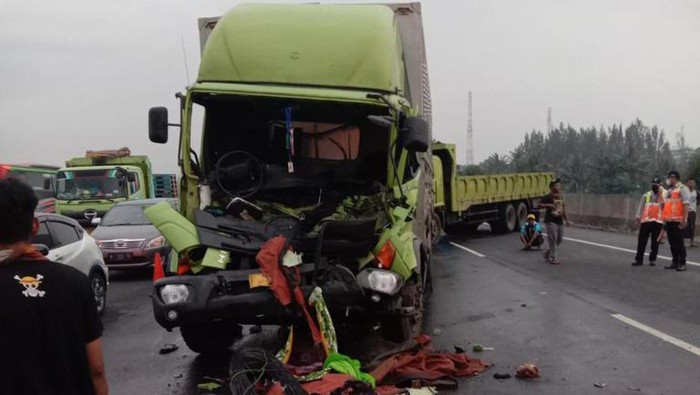 Kecelakaan beruntun menewaskan 2 orang di Tol Tangerang-Merak