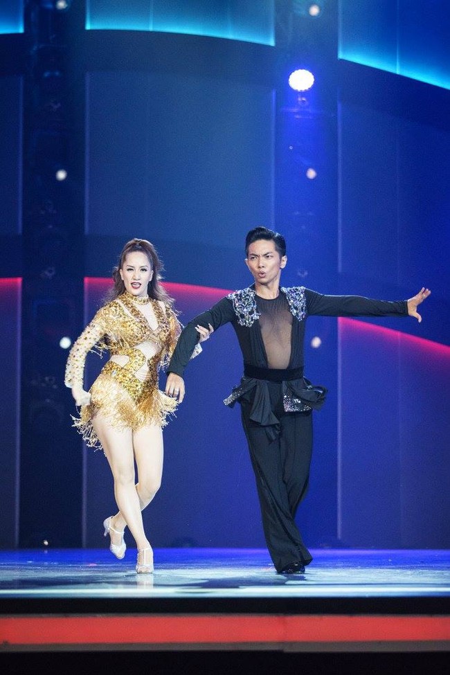 Adalah pasangan tari asal Vietnam yang pernah jadi kontroversi karena kisah cinta mereka. Sang wanita bernama Khanh Thi yang populer di Vietnam sebagai grand master Dancesport. Sedangkan prianya adalah muridnya bernama Phan Hien. Foto: Dok. Facebook Nguyen Khanh Thi