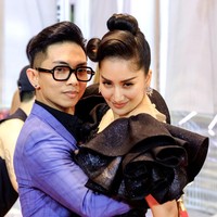 Seiring perjalanan waktu, hubungan guru dan murid itu berubah menjadi cinta. Kerap menghabiskan waktu bersama mulai dari latihan hingga berbagai kompetisi membuat benih-benih cinta tumbuh di antara keduanya. Foto: Dok. Facebook Nguyen Khanh Thi