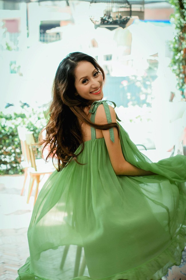 Hubungan cinta Khanh Thi dan Phan Hien ini kerap mendapat komentar tidak sedap dari masyrakat. Bahkan salah seorang aktris Vietnam pernah terang-terangan menyebut Khanh Thi sengaja ‘menjebak’ Phan Hien yang usianya jauh lebih muda.  Foto: Dok. Facebook Nguyen Khanh Thi