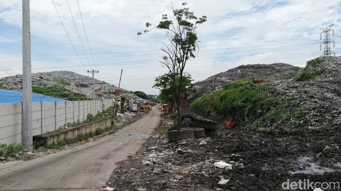 Kondisi gunung sampah di TPA Putri Cempo, Mojosongo, Solo, Senin (10/1/2022).
