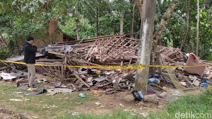 Ledakan di Pandeglang Hancurkan Rumah Warga