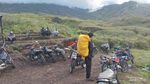 Melihat Kehidupan Jasa Ojek Pendaki Rinjani