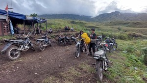 Melihat Kehidupan Jasa Ojek Pendaki Rinjani
